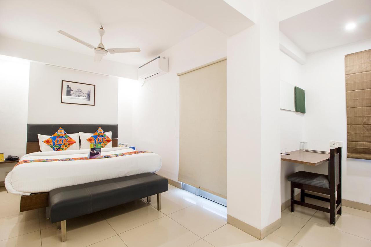 Fabexpress Kalyan - Nr Dairy Dan Circle Hotel Vadodara Exterior photo