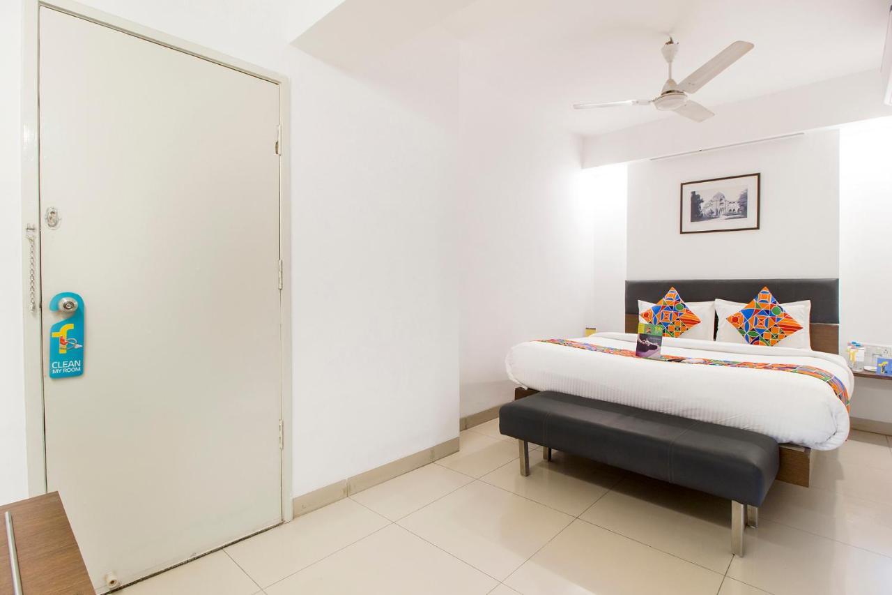Fabexpress Kalyan - Nr Dairy Dan Circle Hotel Vadodara Exterior photo